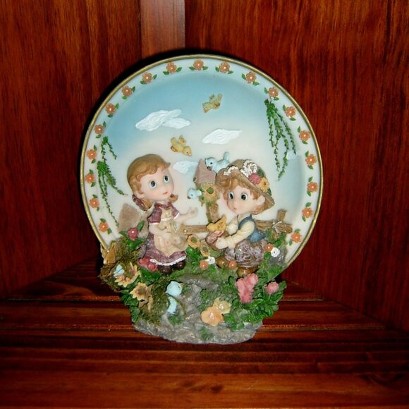 Adorable Collectible Vintage 3-D Display Plate - Picture 1 of 5